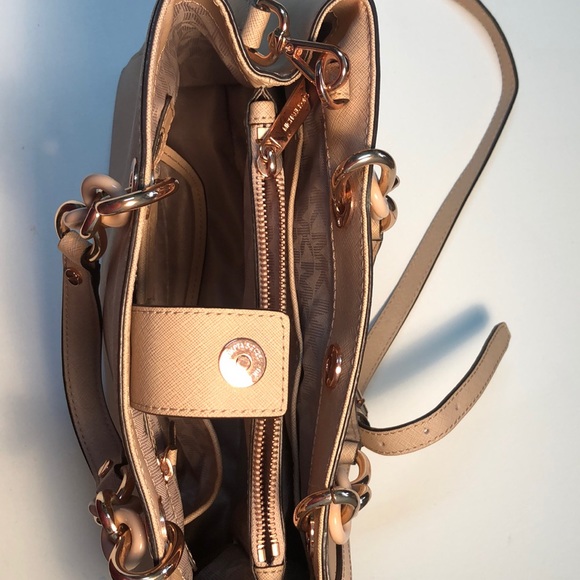 Michael Kors purse - Picture 7 of 8